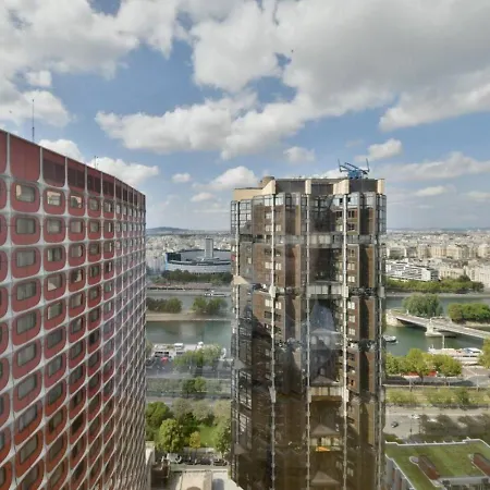 Apartman Chic 1br With Stunning View And Location