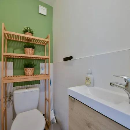 아파트 Chic 1br With Stunning View And Location